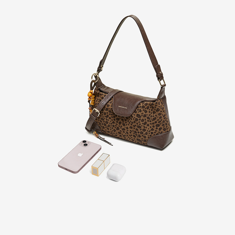 百思图2025冬季新款腋下包时尚复古潮流通勤单肩包女JA205DX5