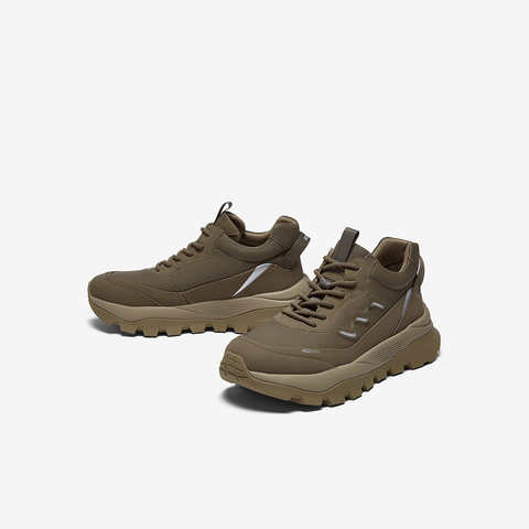 百思图2025冬季新款商场同款时尚户外男休闲运动鞋25102DD5