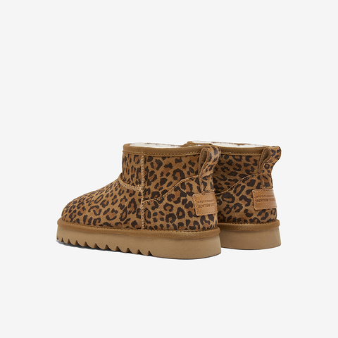 百思图2025冬季新款商场同款雪地靴时尚简约保暖女短靴D6052DD5