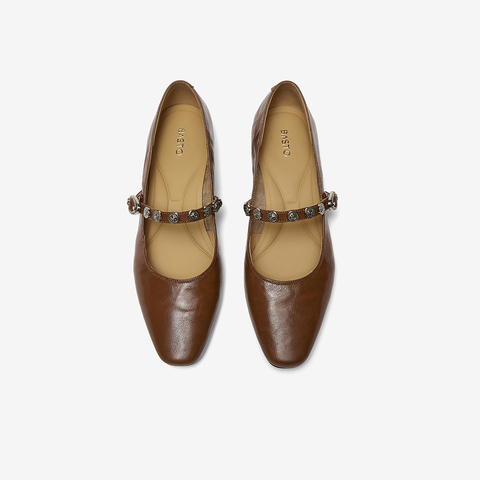 百思图2026春季新款玛丽珍鞋时尚复古潮流粗跟尖头女单鞋BN805AQ6