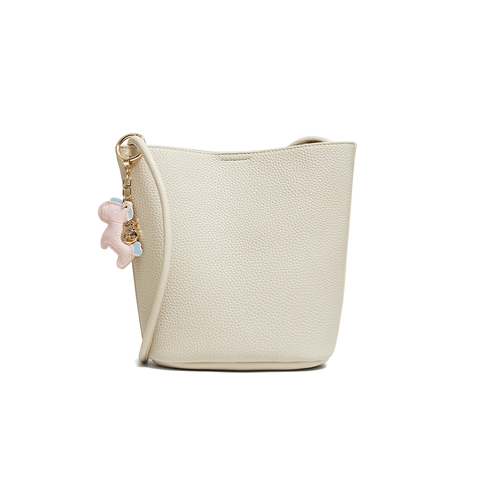 百思图2026春季新款商场同款水桶包简约通勤单肩包女TY084AX6