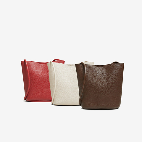 百思图2026春季新款商场同款水桶包简约通勤单肩包女TY084AX6