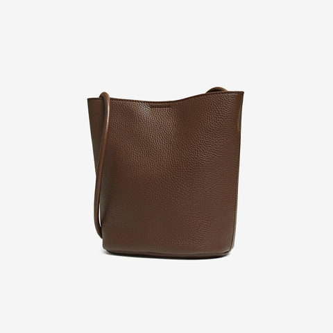 百思图2026春季新款商场同款水桶包简约通勤单肩包女TY084AX6