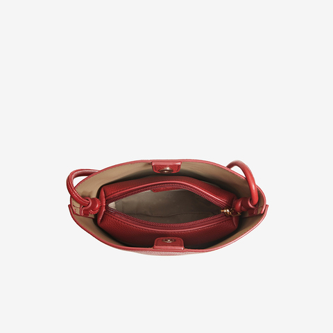 百思图2026春季新款商场同款水桶包简约通勤单肩包女TY084AX6