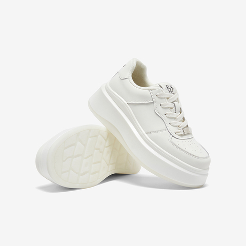 百思图2026春季新款小白鞋时尚简约户外女休闲运动鞋V0048AM6