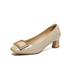 百思图2026春季新款简约时尚金属扣通勤粗跟方头女单鞋K5803AQ6