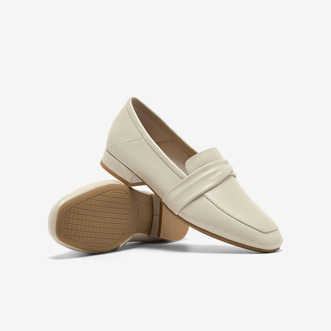 Bata一脚蹬女秋季新款英伦通勤牛皮平底舒适乐福鞋42057CA4