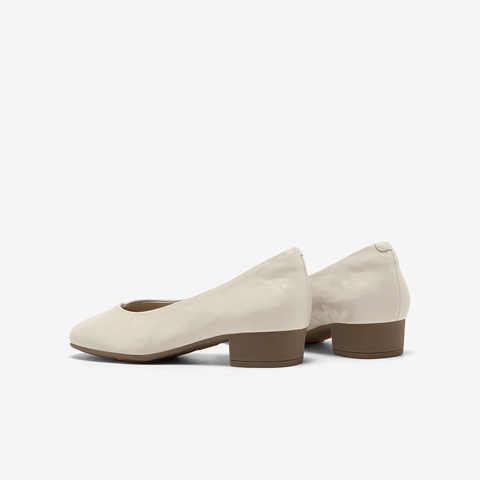 Bata浅口单鞋女2025秋季商场新款羊皮抓纹通勤软底单鞋AOX08CQ5