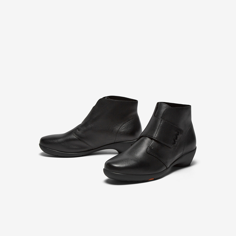 Bata时装靴女2025冬商场新款百搭软底羊皮通勤粗跟短筒靴AGW44DD5