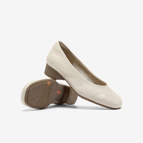 Bata浅口单鞋女2025秋季商场新款羊皮抓纹通勤软底单鞋AOX08CQ5