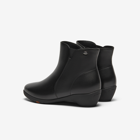 Bata时装靴女2025冬商场新款百搭软底羊皮通勤粗跟短筒靴AGW40DD5