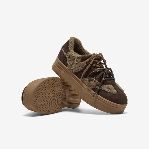 Bata休闲鞋女2025冬季新款通勤百搭牛剖皮德训鞋毛毛板鞋8091DDM5