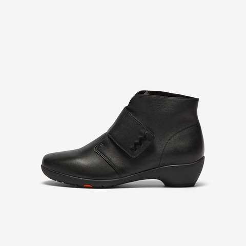 Bata时装靴女2025冬商场新款百搭软底羊皮通勤粗跟短筒靴AGW44DD5