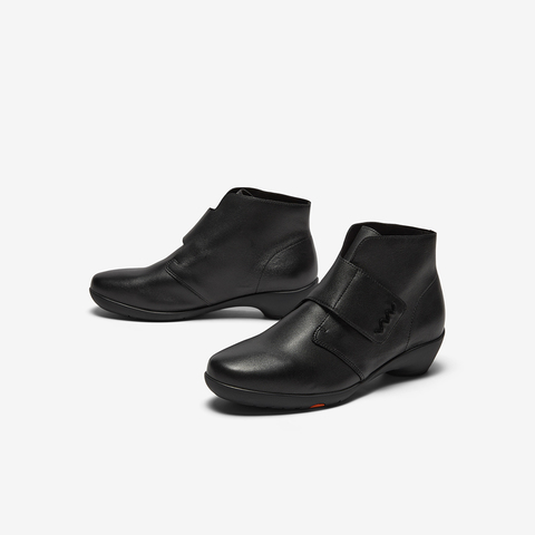 Bata时装靴女2025冬商场新款百搭软底羊皮通勤粗跟短筒靴AGW44DD5