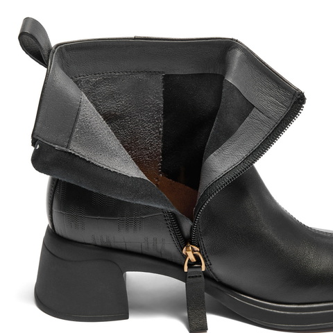 百丽气质时装靴女2024冬新商场同款真皮粗跟通勤短靴3A645DD4