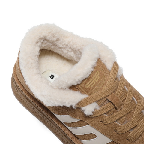 百丽休闲时尚毛毛鞋女2025春新加绒保暖板鞋B2450AM5