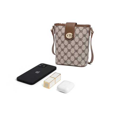 百丽包包女2023秋季新款复古休闲单肩斜挎水桶包X9188CX3