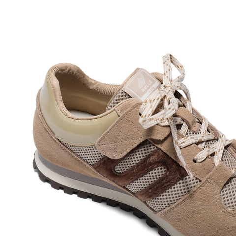 百丽时尚拼色阿甘德训鞋女2025春新商场同款舒适板鞋Y2958A85