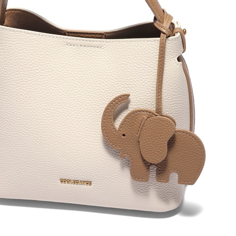 百丽包包女2025春商场同款休闲小飞象单肩斜挎手提水桶包X7260AX5