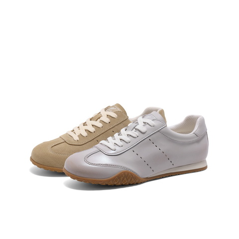 百丽休闲舒适阿甘鞋女2025春新时尚百搭板鞋3QS24AM5