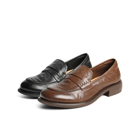 百丽复古褶皱乐福鞋女2025秋新真皮通勤平跟便士乐福鞋B2693CA5