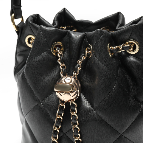 百丽包女2025秋新商场同款休闲小香风单肩斜挎手提水桶包X7403CX5