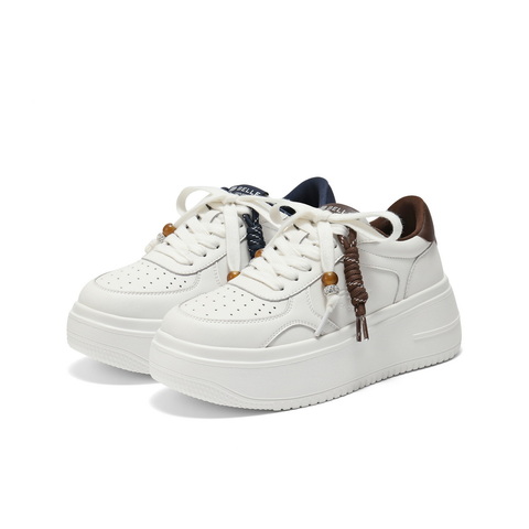 百丽时尚挂饰百搭小白鞋女2025秋新舒适厚底增高休闲鞋B2872CM5