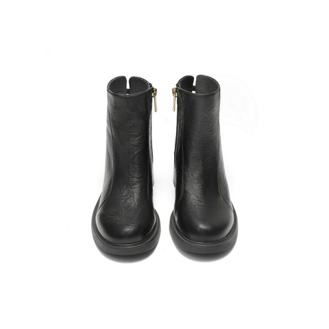 百丽复古褶皱面时装靴女2025冬新真皮气质高跟通勤短靴B2823DD5