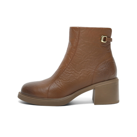 百丽复古褶皱面时装靴女2025冬新真皮气质高跟通勤短靴B2823DD5