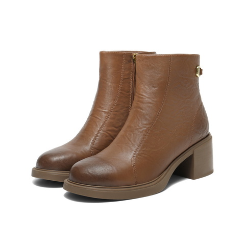 百丽复古褶皱面时装靴女2025冬新真皮气质高跟通勤短靴B2823DD5