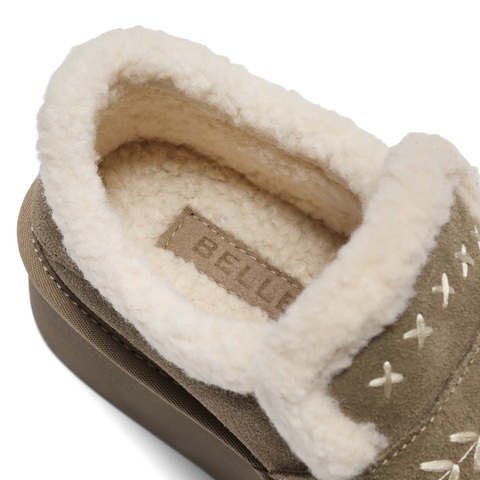 百丽民族风流苏毛毛鞋女2025冬新厚底增高加毛休闲鞋B2827DM5