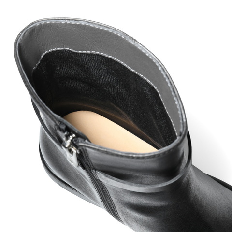 百丽时尚搭扣时装靴女2025冬新真皮舒适低跟百搭短靴B2819DD5