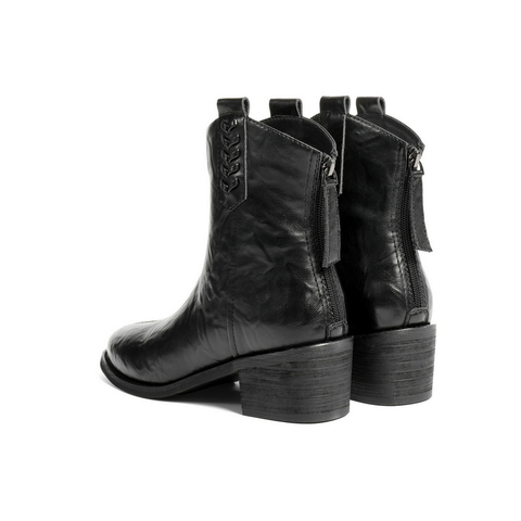 百丽简约利落时装靴女2025冬新气质高跟通勤时装短靴B2879DD5