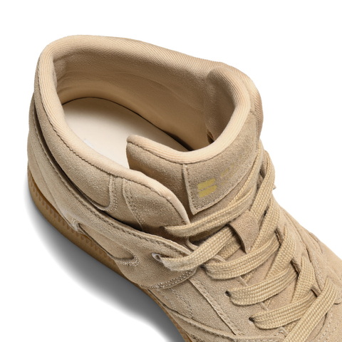 百丽复古百搭高帮鞋女2025冬新商场同款舒适薄底休闲鞋E8H1DDD5