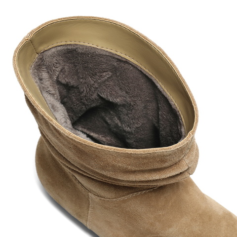 百丽简约复古显瘦时装靴女2025冬新绒面显瘦堆堆靴B2964DZ5