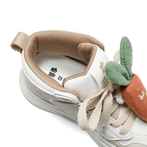 百丽撞色高帮板鞋女童2025冬新商场同款卡通饰扣休闲鞋V5118D85