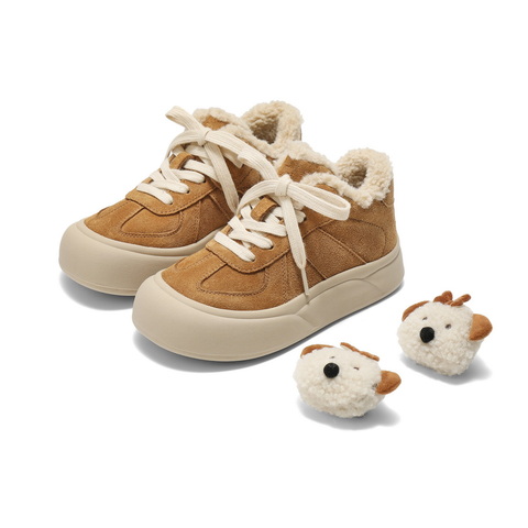 百丽复古童趣板鞋女童2025冬新商场同款毛绒饰扣休闲鞋66586D85