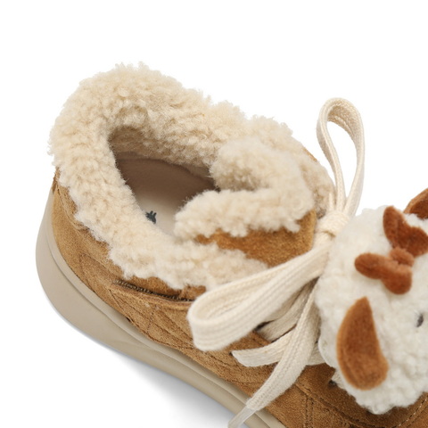 百丽复古童趣板鞋女童2025冬新商场同款毛绒饰扣休闲鞋66586D85