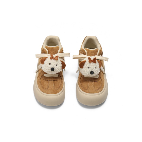 百丽复古童趣板鞋女童2025冬新商场同款毛绒饰扣休闲鞋66586D85