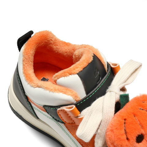 百丽时尚撞色高帮板鞋女童2025冬新商场同款绒毛球休闲鞋82130D85