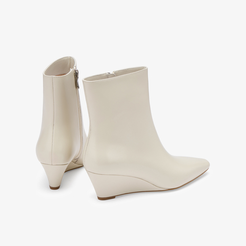 73hours女鞋都市剪影2025冬季新品坡跟尖头纯色时装靴