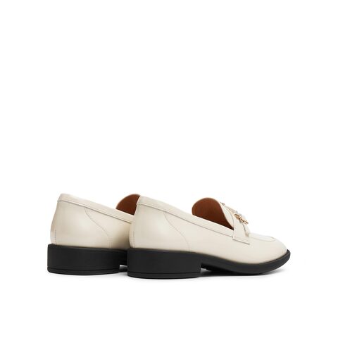 真美诗2025年秋季新款经典原创异形针饰扣牛皮乐福鞋YZK10CA5