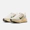 NIKE耐克2026女子W NIKE VOMERO 18跑步IQ1155-101