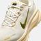 NIKE耐克2026女子W NIKE VOMERO 18跑步IQ1155-101