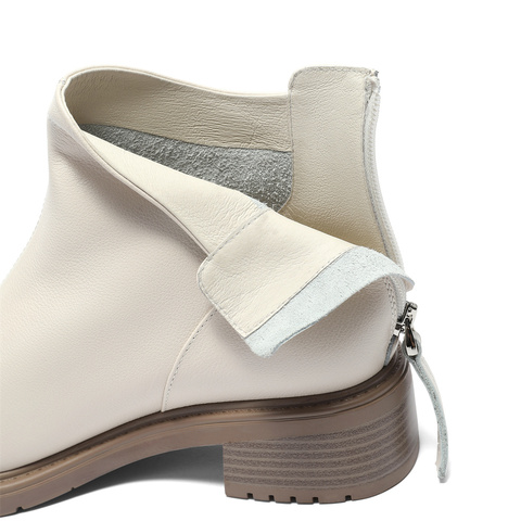 森达气质时装靴女2023冬季新款商场同款软面显瘦粗跟休闲短靴SXT01DD3