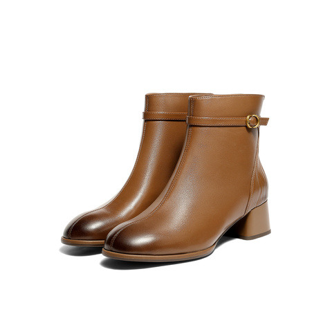 森达时装靴女2025冬新商场同款皮带扣粗跟短皮靴4TQ43DD5