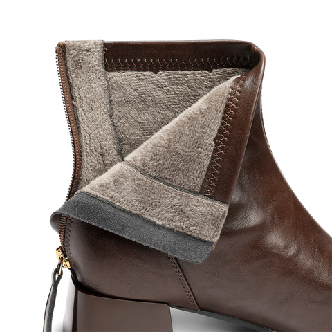 森达弹力靴女2025冬季新款气质方头粗跟休闲短靴ZTI17DD5