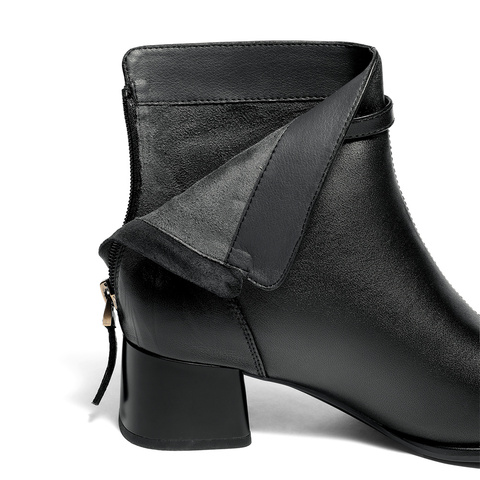 森达时装靴女2025冬新商场同款皮带扣粗跟短皮靴4TQ43DD5