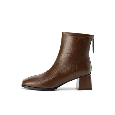 森达弹力靴女2025冬季新款气质方头粗高跟时装短靴WP034DD5