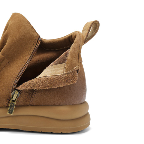 森达休闲靴女2025冬新简约褶皱厚底舒适休闲短皮靴ZTI20DD5